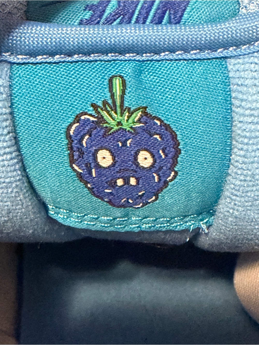 Nike SB Dunk Low “Blue Raspberry” - Picture 6 of 8